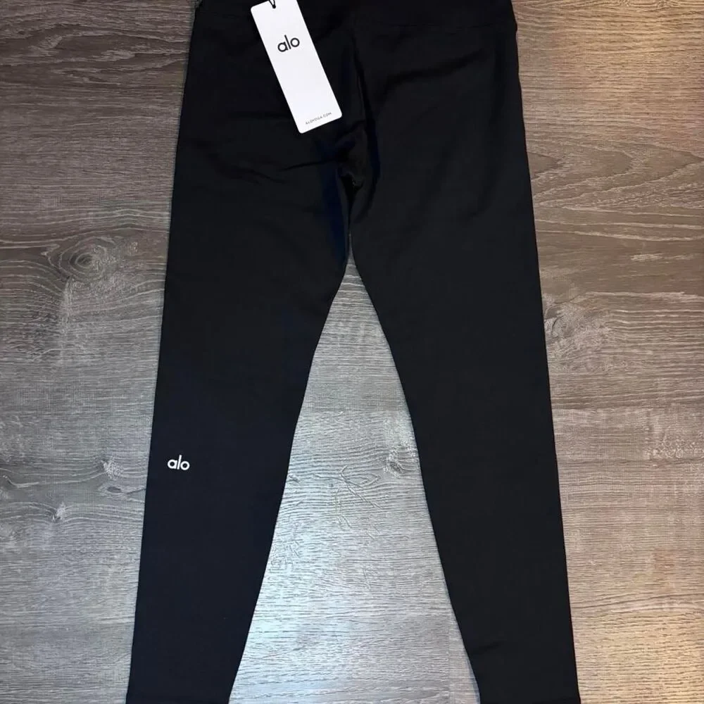 NWT Alo Yoga 7/8 High-Waist Airbrush Leggings, size medium in black NWT & bag
